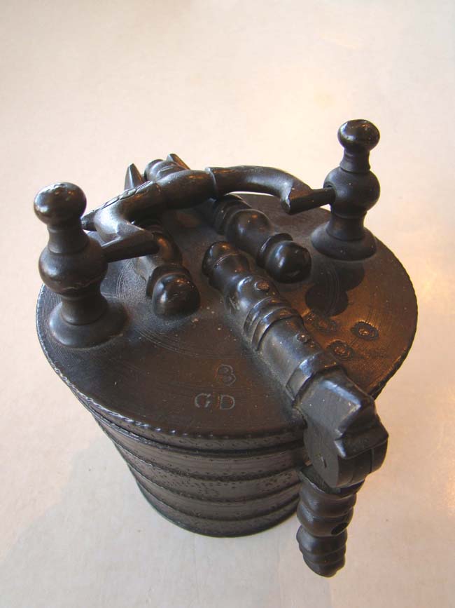 A bronze nest of weights, German, circa 1660-1720 — image 2